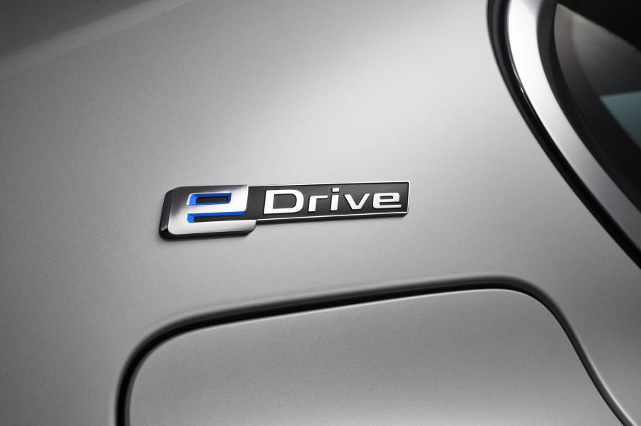 Детали экстерьера BMW 740e iPerformance (G11) 2016 года  (WW) (фото 7 из 17)